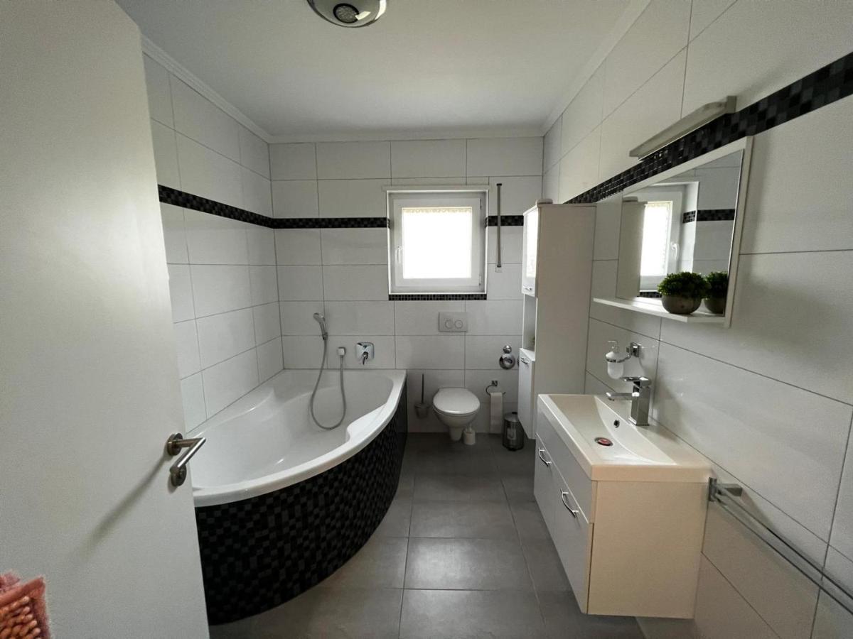 Prime Host Lovely Apartment Karlsruhe Kültér fotó